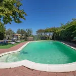 Homestay Ferrara Royal & *