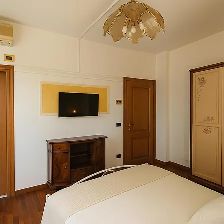 Ferrara Royal &