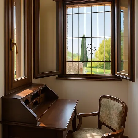 Homestay Ferrara Royal & Coriano