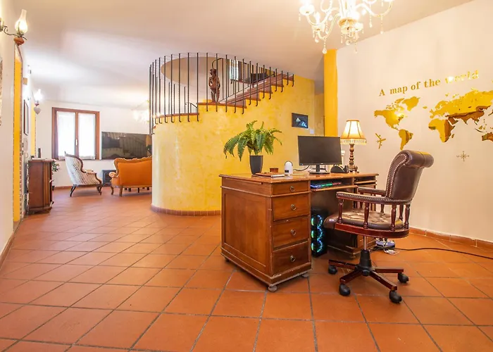 Séjour chez l'habitant Ferrara Royal & *