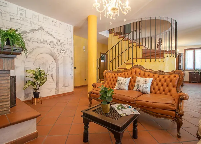 Проживание в семье Ferrara Royal & Кориано