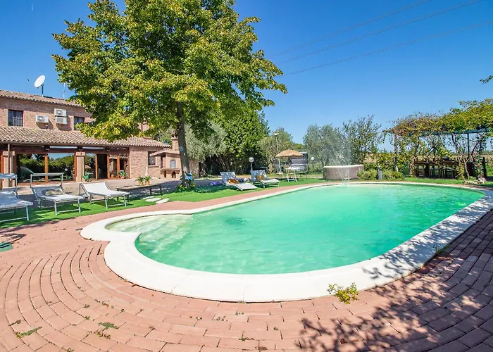 Проживание в семье Ferrara Royal & Кориано